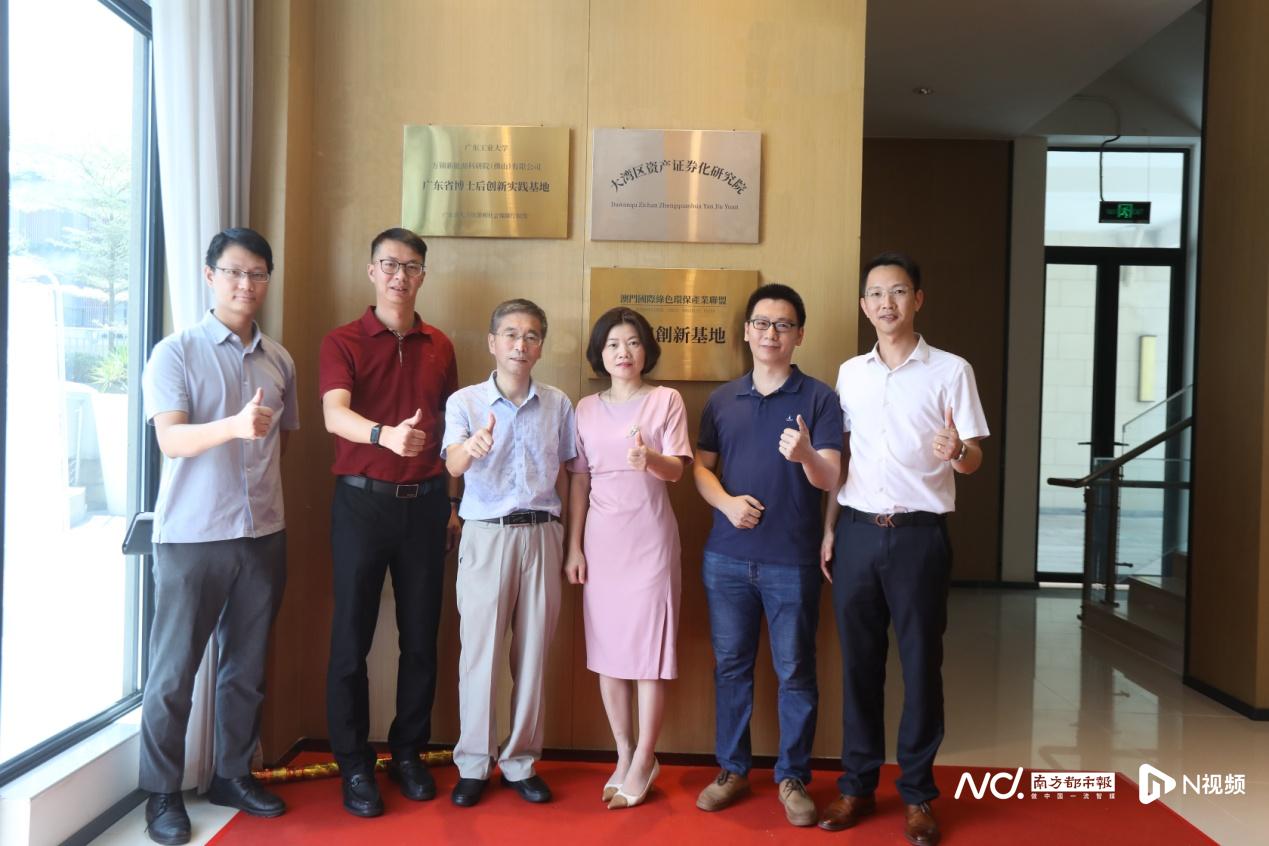 2025年新澳门挂牌全篇,澳门作为中国的特别行政区，一直以来以其独特的文化魅力、历史底蕴和经济发展吸引着全球的目光。随着时代的发展，澳门正迎来新的发展机遇。本文将围绕澳门挂牌这一主题展开，探讨澳门未来的发展趋势和展望。